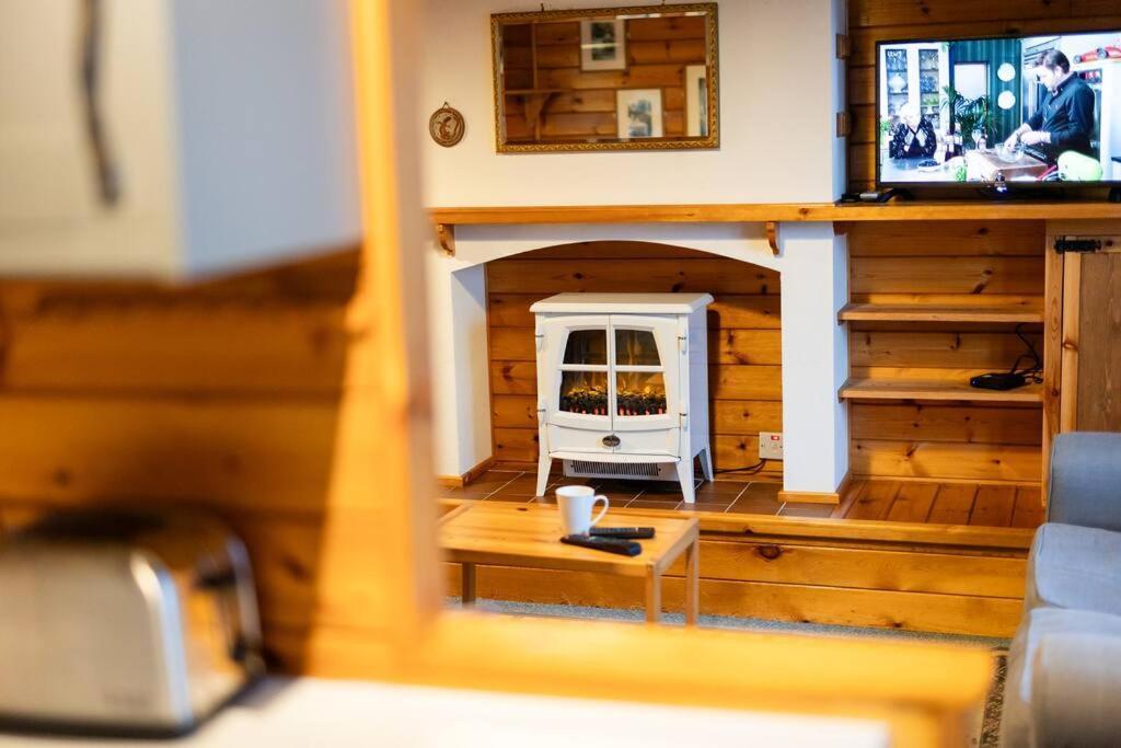 Cozy Norwegian Style Log Cabin In Rural Snowdonia - 2 Bedrooms & Parking By Seren Short Stays Ffestiniog Exterior foto