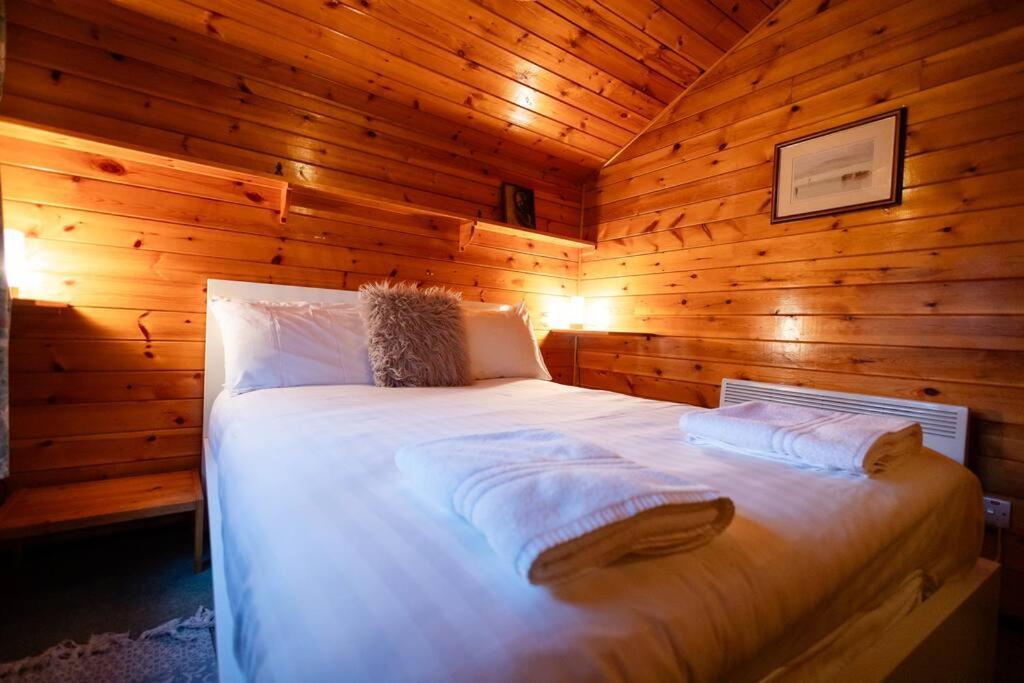 Cozy Norwegian Style Log Cabin In Rural Snowdonia - 2 Bedrooms & Parking By Seren Short Stays Ffestiniog Exterior foto